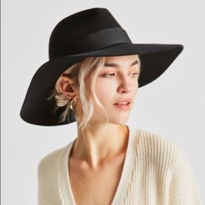 Braxton Women’s Navy Blue Piper hat